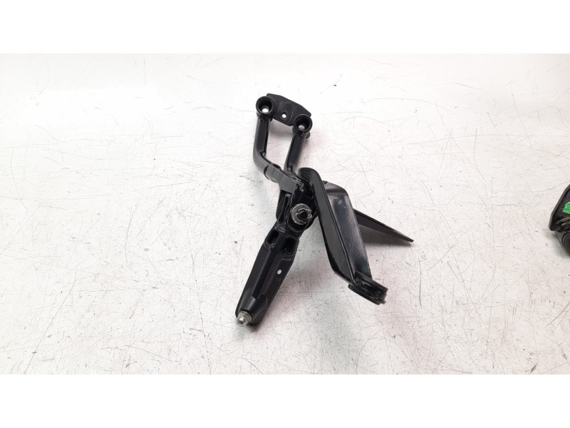 Recambio de estribo para ktm 390 duke 390 duke referencia OEM IAM 93003151033  