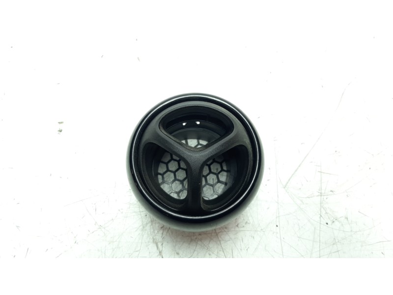 Recambio de rejilla aireadora para smart forfour 0.9 turbo cat referencia OEM IAM 687503568R  