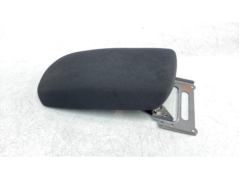 Recambio de apoyabrazos central para toyota corolla (e21) referencia OEM IAM 5890502E60C0  