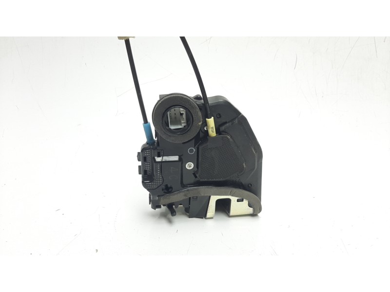 Recambio de cerradura puerta trasera derecha para toyota rav 4 referencia OEM IAM 6905033120  