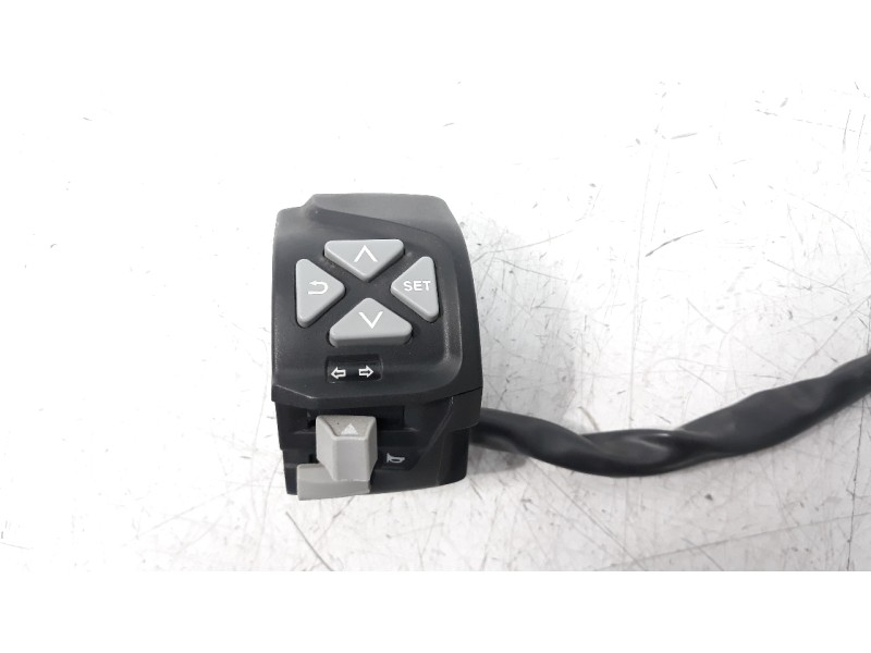 Recambio de piña luces izquierda para ktm 390 duke 390 duke referencia OEM IAM 93011070000  