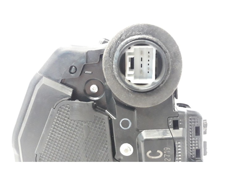 Recambio de cerradura puerta trasera izquierda para toyota rav 4 referencia OEM IAM 6906033120  