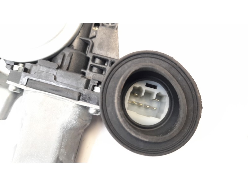 Recambio de elevalunas delantero derecho para toyota rav 4 referencia OEM IAM 6980130280  