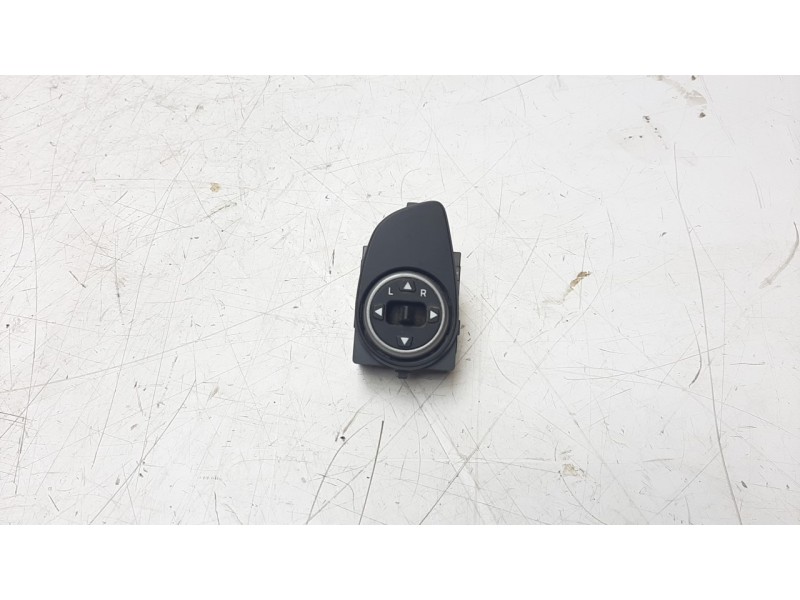 Recambio de mando retrovisor para hyundai i20 1.2 16v cat referencia OEM IAM 299140228  