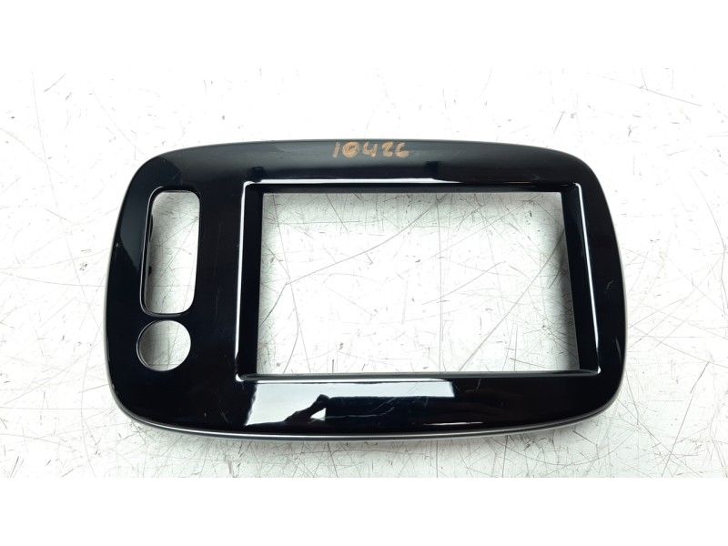 Recambio de moldura para smart forfour 0.9 turbo cat referencia OEM IAM 682705920R  