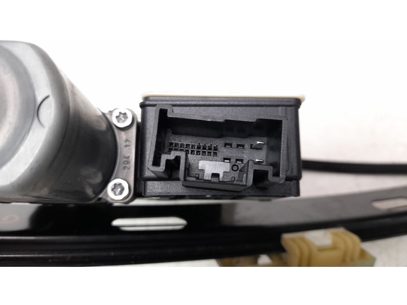 Recambio de elevalunas delantero derecho para volkswagen polo edition referencia OEM IAM 2G4837462B  