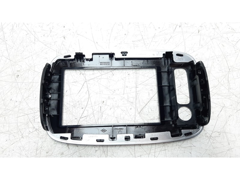 Recambio de moldura para smart forfour 0.9 turbo cat referencia OEM IAM 682705920R  