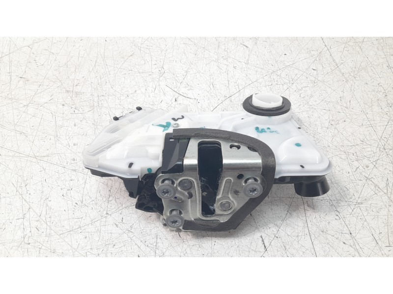 Recambio de cerradura puerta delantera derecha para toyota corolla (e21) referencia OEM IAM 6903002511  