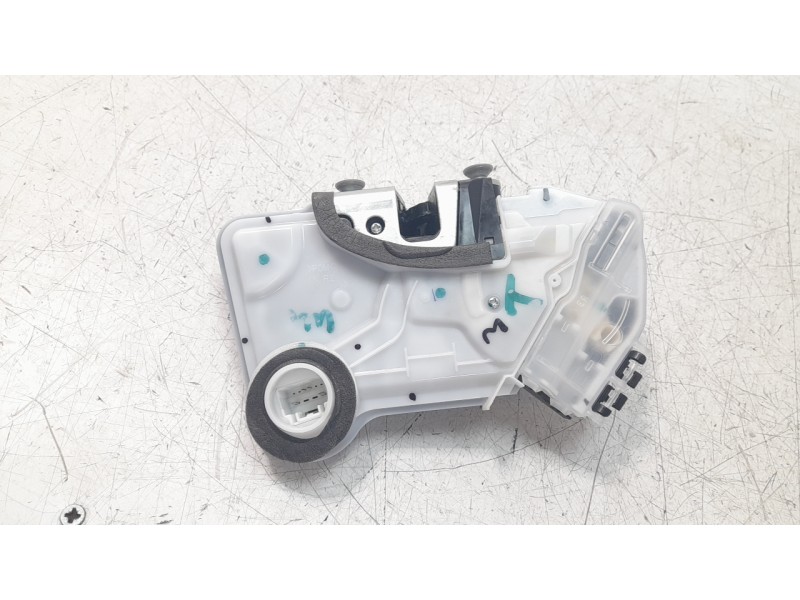 Recambio de cerradura puerta delantera derecha para toyota corolla (e21) referencia OEM IAM 6903002511  