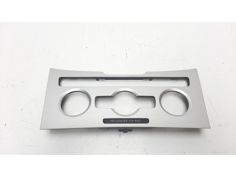 Recambio de moldura para volkswagen cc (358) 2.0 tdi referencia OEM IAM 3C8863100B  