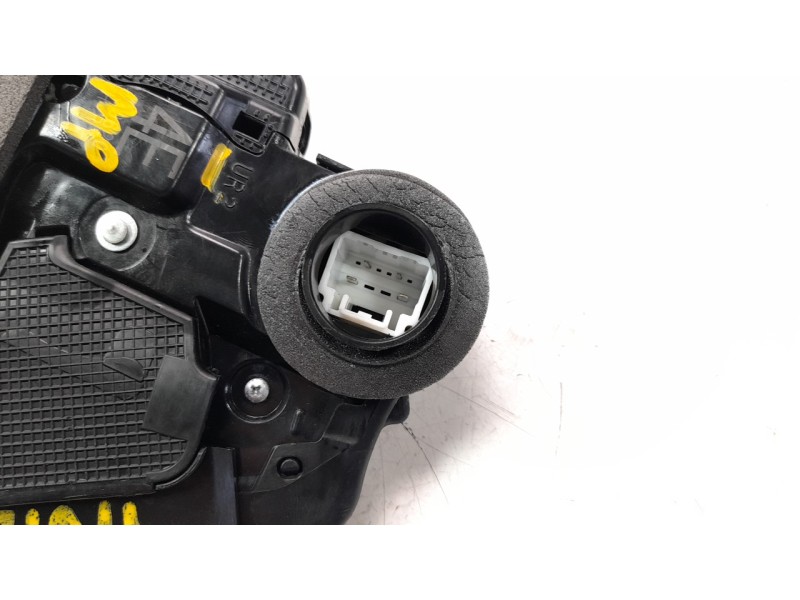 Recambio de cerradura puerta trasera derecha para toyota corolla (e21) referencia OEM IAM 6905002580  