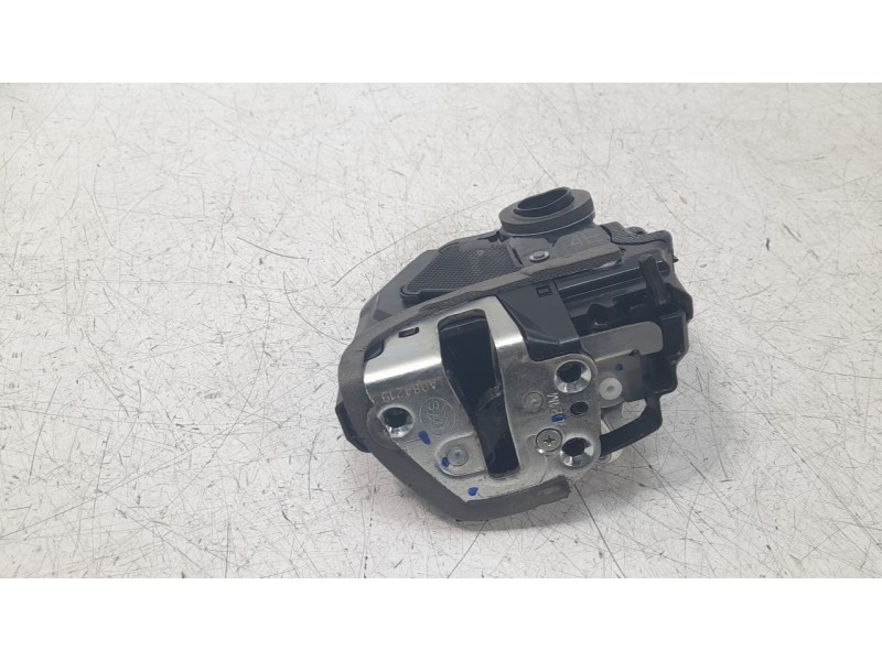 Recambio de cerradura puerta trasera izquierda para toyota corolla (e21) referencia OEM IAM 6906002580  