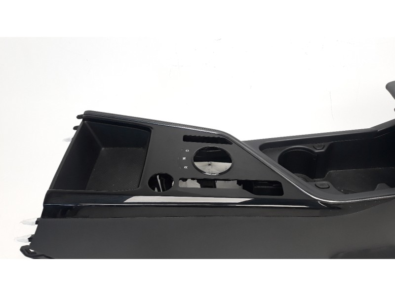 Recambio de apoyabrazos central para kia niro referencia OEM IAM 84680AT000  