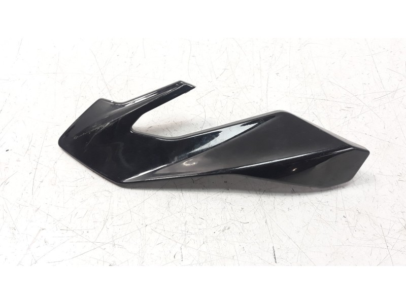 Recambio de moldura para bmw f 800 r referencia OEM IAM 46638546350  