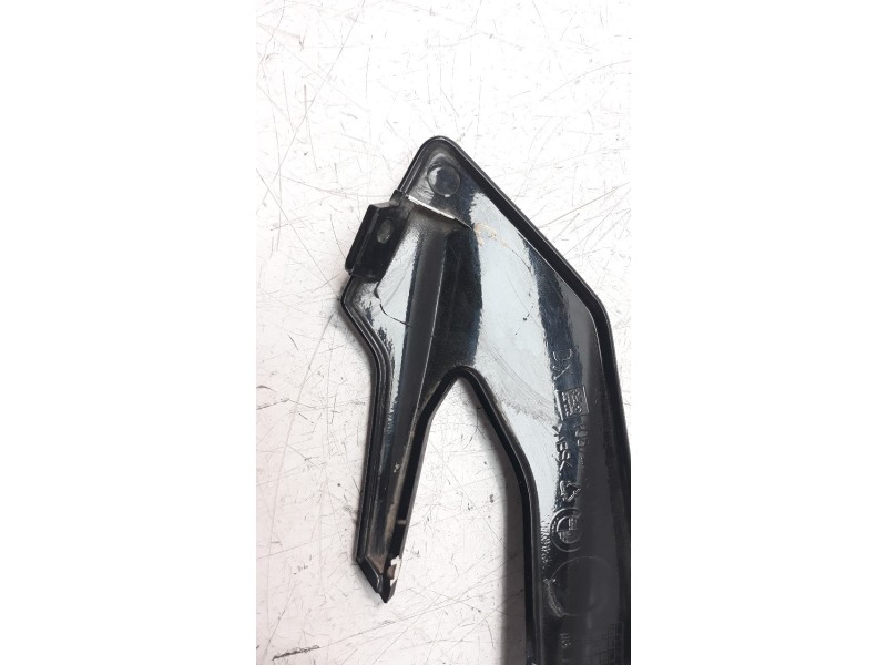 Recambio de moldura para bmw f 800 r referencia OEM IAM 46638546350  