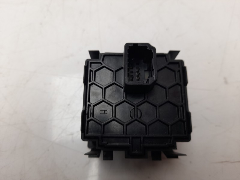 Recambio de interruptor para renault captur zen referencia OEM IAM 251900567R  