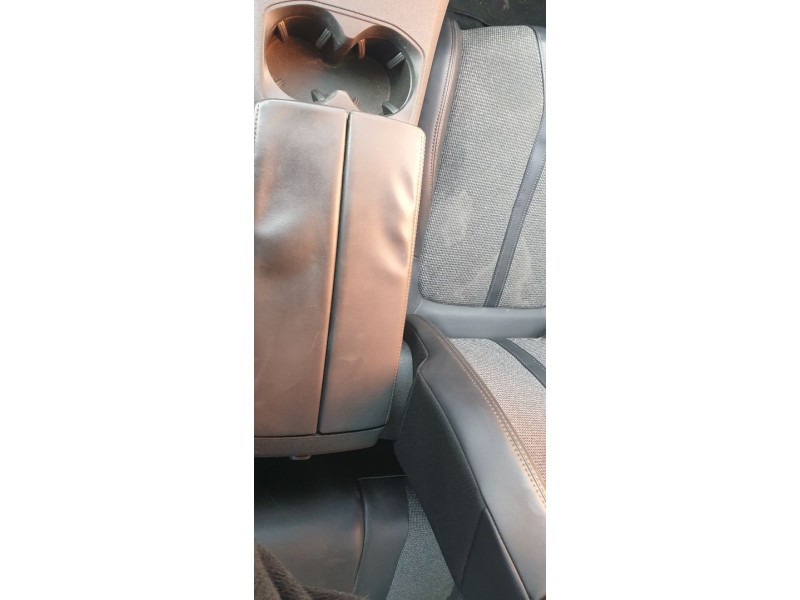 Recambio de apoyabrazos central para peugeot 3008 allure pack referencia OEM IAM 9810060277  