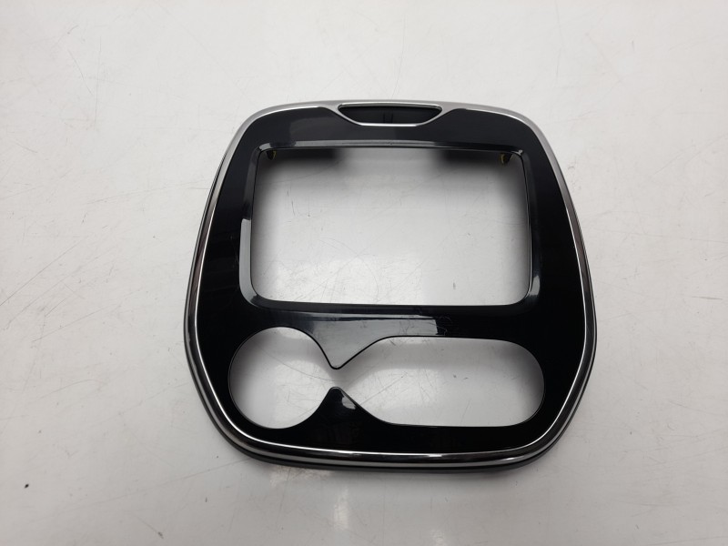 Recambio de moldura para renault captur zen referencia OEM IAM 682704761R  