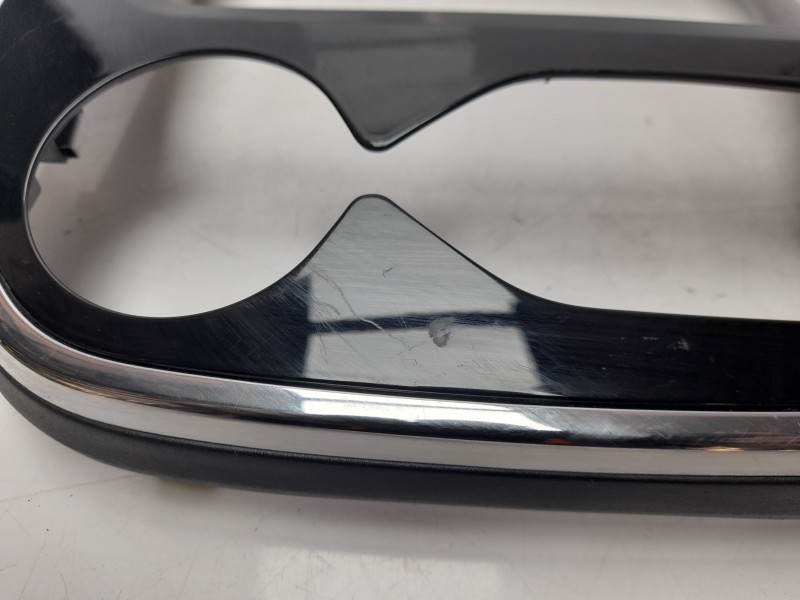 Recambio de moldura para renault captur zen referencia OEM IAM 682704761R  