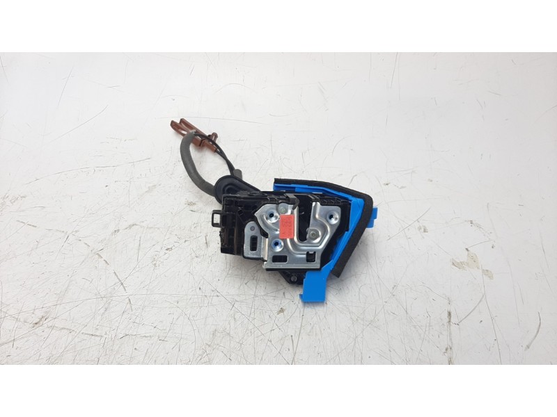 Recambio de cerradura puerta trasera derecha para kia niro referencia OEM IAM 81420AT010  