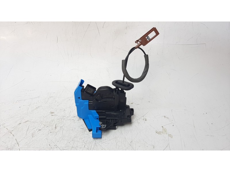 Recambio de cerradura puerta trasera derecha para kia niro referencia OEM IAM 81420AT010  