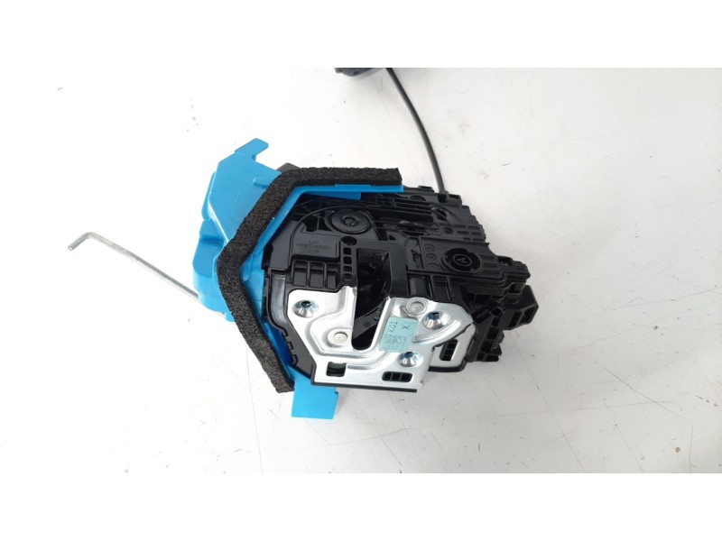 Recambio de cerradura puerta trasera izquierda para kia niro referencia OEM IAM 81410AT010  