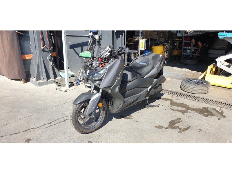 yamaha x-max 125 del año 2023