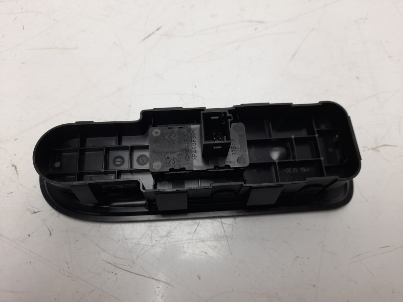 Recambio de mando elevalunas delantero derecho para peugeot 308 sw envy referencia OEM IAM 96565184XT  11688