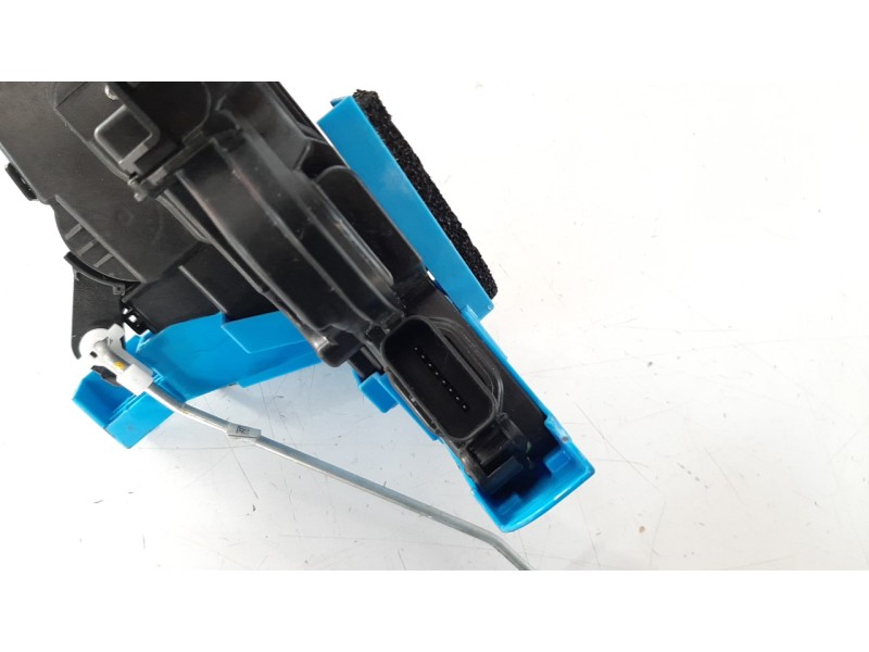 Recambio de cerradura puerta trasera izquierda para kia niro referencia OEM IAM 81410AT010  