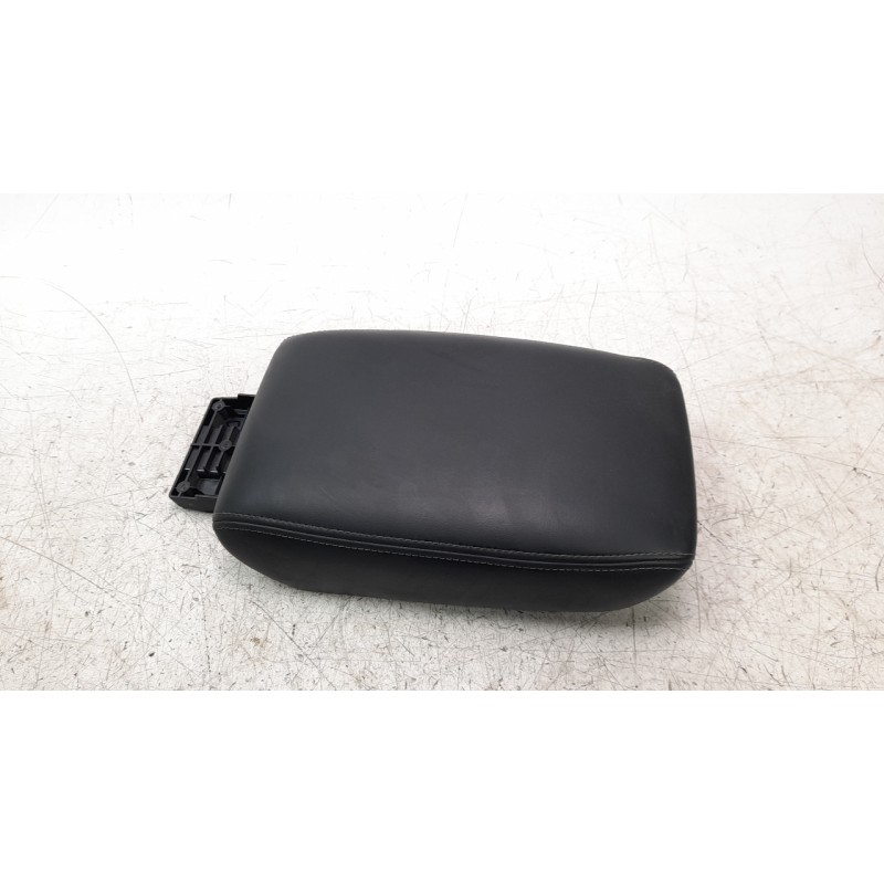 Recambio de apoyabrazos central para mitsubishi l 200 (kl0/kj0) 2.2 di-d cat referencia OEM IAM 8011C892XA  