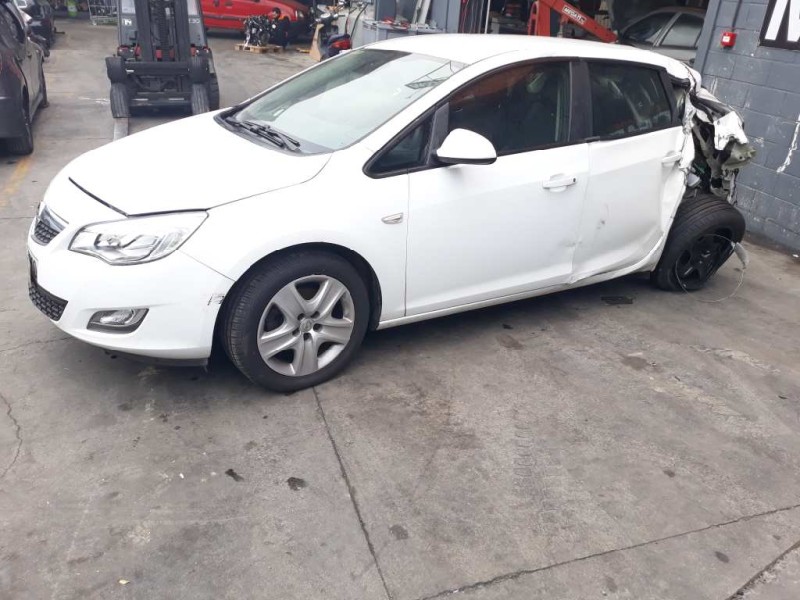 opel astra j lim. del año 2011