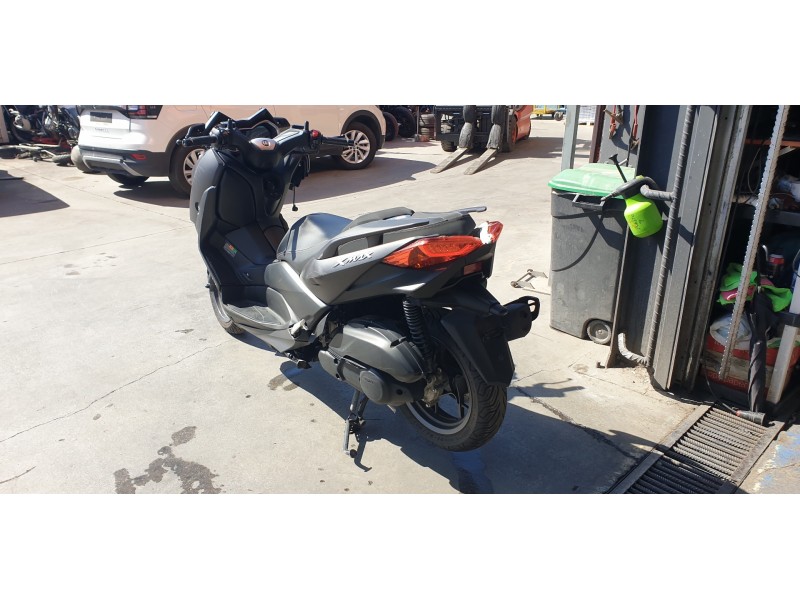 yamaha x-max 125 del año 2023