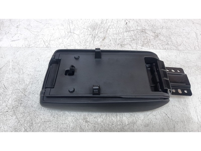 Recambio de apoyabrazos central para jeep compass ii 1.6 m-jet cat referencia OEM IAM 5ZK07DX9AB  