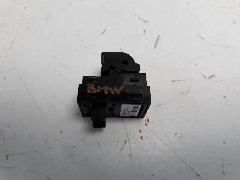 Recambio de mando elevalunas delantero derecho para bmw serie 3 lim. (f30) 318d advantage referencia OEM IAM 920810702  
