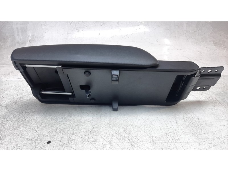 Recambio de apoyabrazos central para jeep compass ii 1.6 m-jet cat referencia OEM IAM 5ZK07DX9AB  