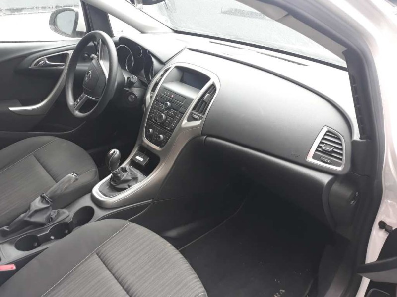 opel astra j lim. del año 2011