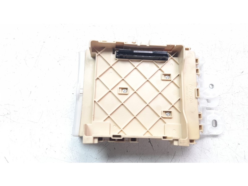 Recambio de caja reles / fusibles para lexus nx 2.5 16v cat (híbrido) referencia OEM IAM 8273078011  