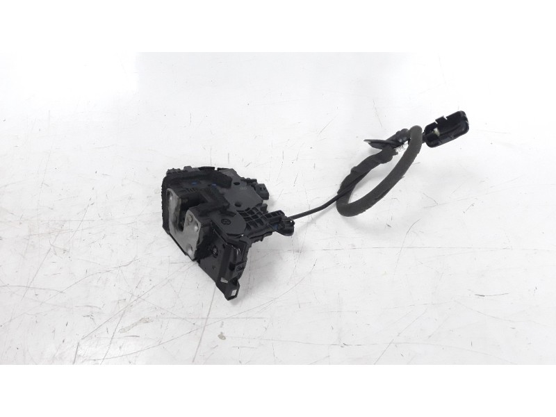 Recambio de cerradura puerta trasera izquierda para renault captur 0.9 energy referencia OEM IAM 805037619R  