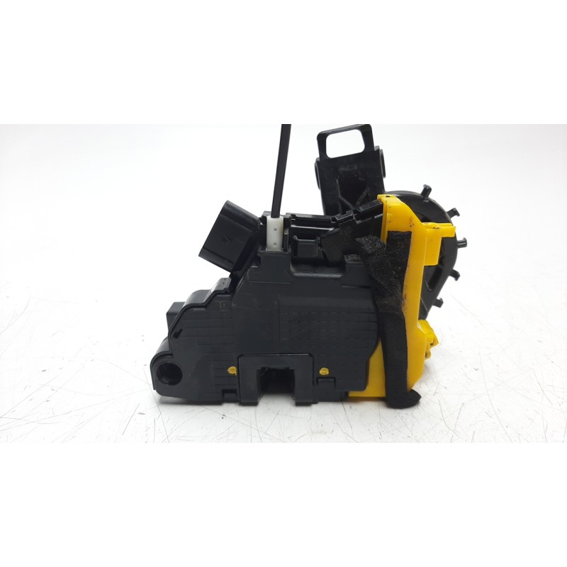 Recambio de cerradura puerta delantera derecha para kia cee´d 1.6 crdi cat referencia OEM IAM 81320A2110  