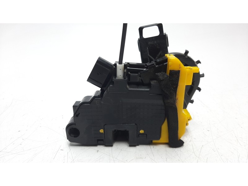Recambio de cerradura puerta delantera derecha para kia cee´d 1.6 crdi cat referencia OEM IAM 81320A2110  