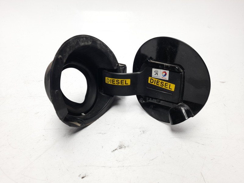 Recambio de tapa exterior combustible para peugeot 308 sw envy referencia OEM IAM 9681632680  