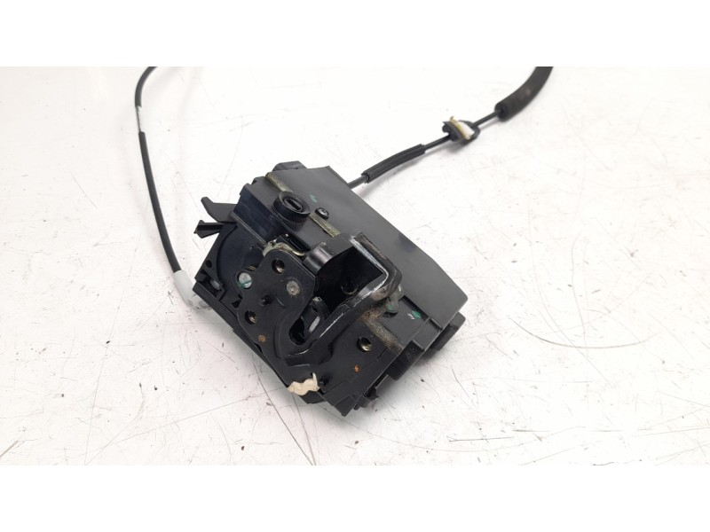 Recambio de cerradura puerta trasera derecha para peugeot 308 1.6 blue-hdi fap referencia OEM IAM 9810309880  