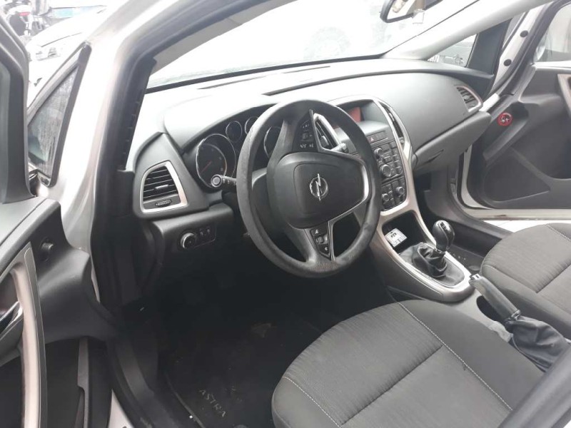 opel astra j lim. del año 2011