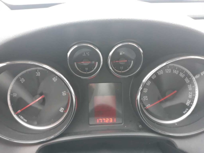 opel astra j lim. del año 2011