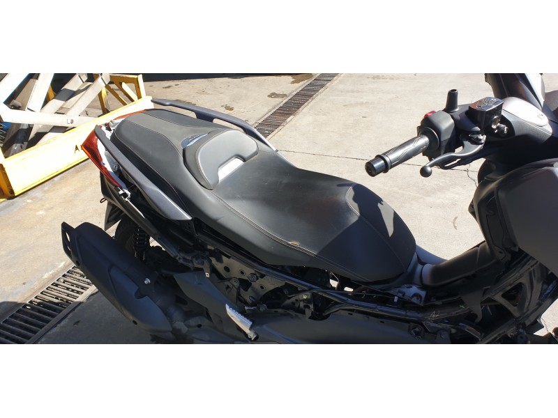 yamaha x-max 125 del año 2023