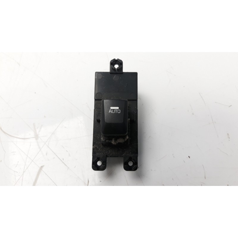 Recambio de mando elevalunas delantero derecho para kia cee´d 1.6 crdi cat referencia OEM IAM 93580A2000  