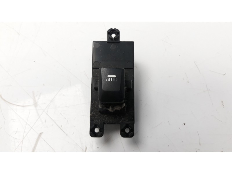 Recambio de mando elevalunas delantero derecho para kia cee´d 1.6 crdi cat referencia OEM IAM 93580A2000  