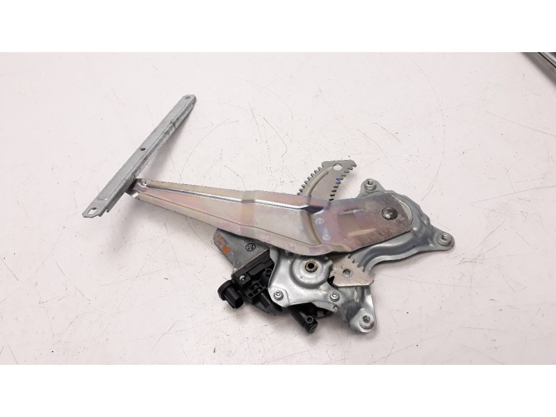 Recambio de elevalunas trasero derecho para mitsubishi space star (a00) 1.2 referencia OEM IAM 5713A323  