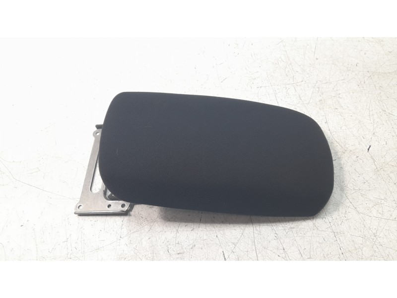 Recambio de apoyabrazos central para toyota corolla (e21) referencia OEM IAM 5890502F60C0  