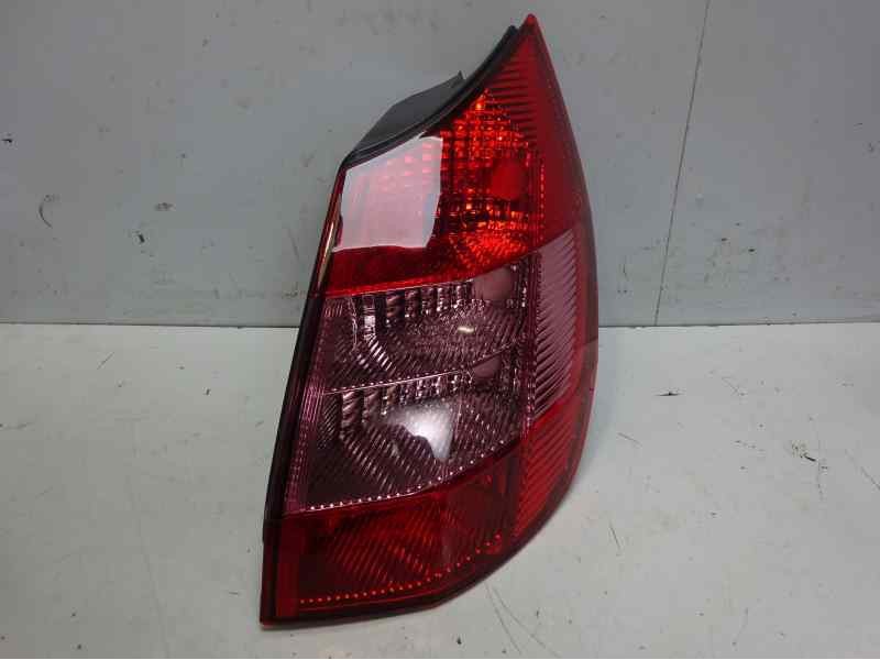 Recambio de piloto trasero derecho para renault scenic ii referencia OEM IAM 8200127702 103F19441772 RN0324153